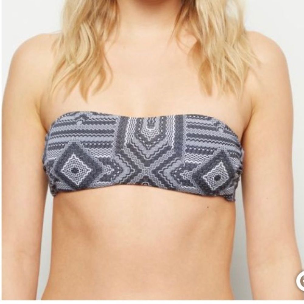 Rue 21 Streapless Reversible Bikini Top Medium NWT